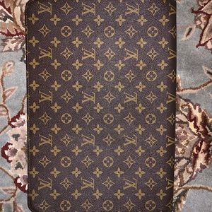 Louis Vuitton Portfolio
